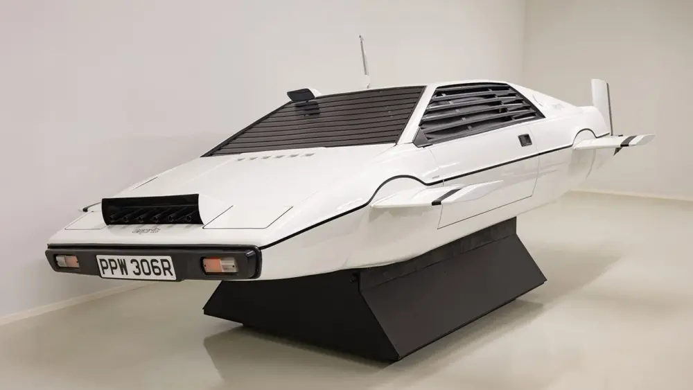 lotus-esprit-s1-the-spy-who-loved-me-film-prop-display_1437519-e1775238615922