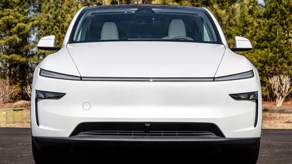 2026-tesla-model-y-launch-edition-pearl-white-7saygdee7tf329068_011382262