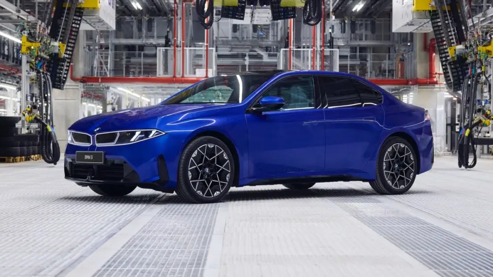 2027-bmw-i3-pre-series-vehicle-at-munich-plant322220