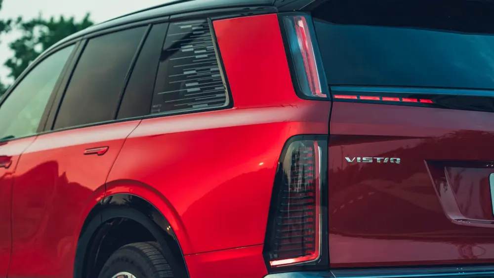 2026-cadillac-vistiq-107-6877a30b00a55