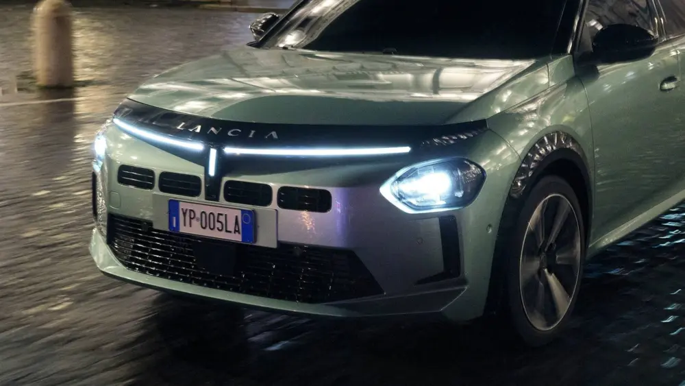 2026-lancia-ypsilon-turbo-100-closeup573792