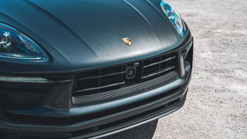 2025-porsche-macan-front588634