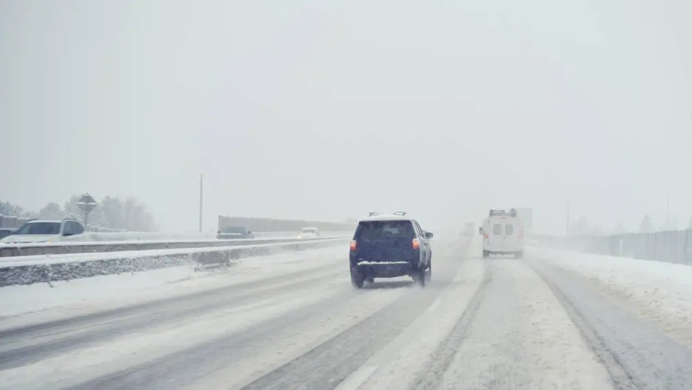 driving-a-car-in-a-winter-snowstorm20487