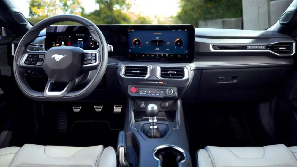 2026_ford_mustang_gt_premium_fastback_interior_04-copy-1024x57617997-1