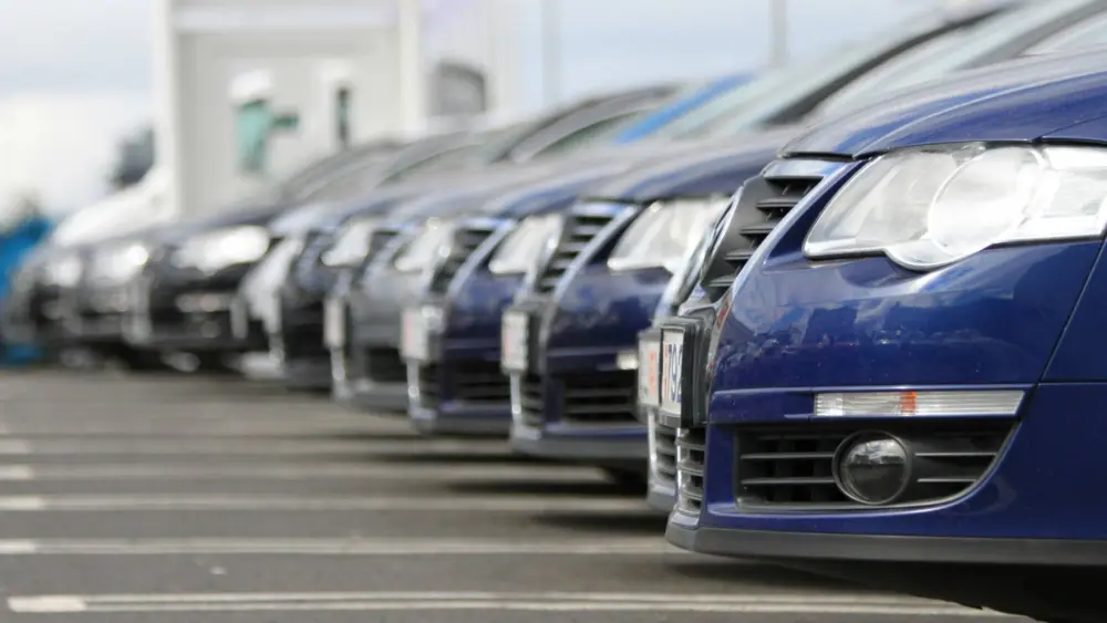 car-dealer-lot693861