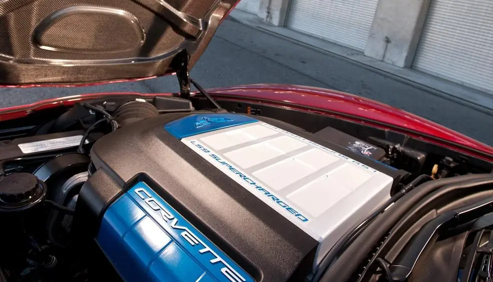 2013-chevrolet-corvette-zr1-supercharged-62-liter-v-8-engine-photo-496417-s-986x603