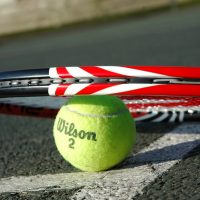 tennis-racket-2259356_960_720