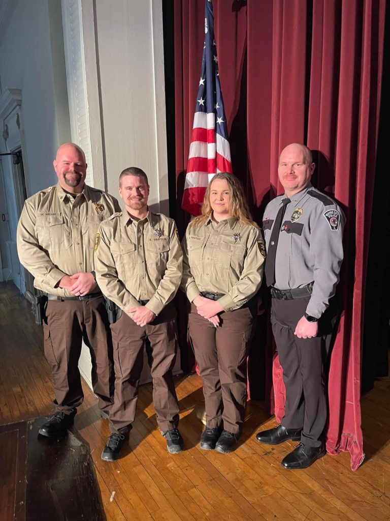 Several Graduates Highlighted By Sheriff's Officials - Vimarsana News