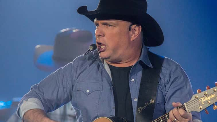 Country Singer Garth Brooks Is Keeping the Beard | New Country 93