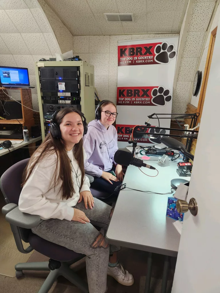 Katelyn fletcher sabrina ziebro boyd county student senate radio