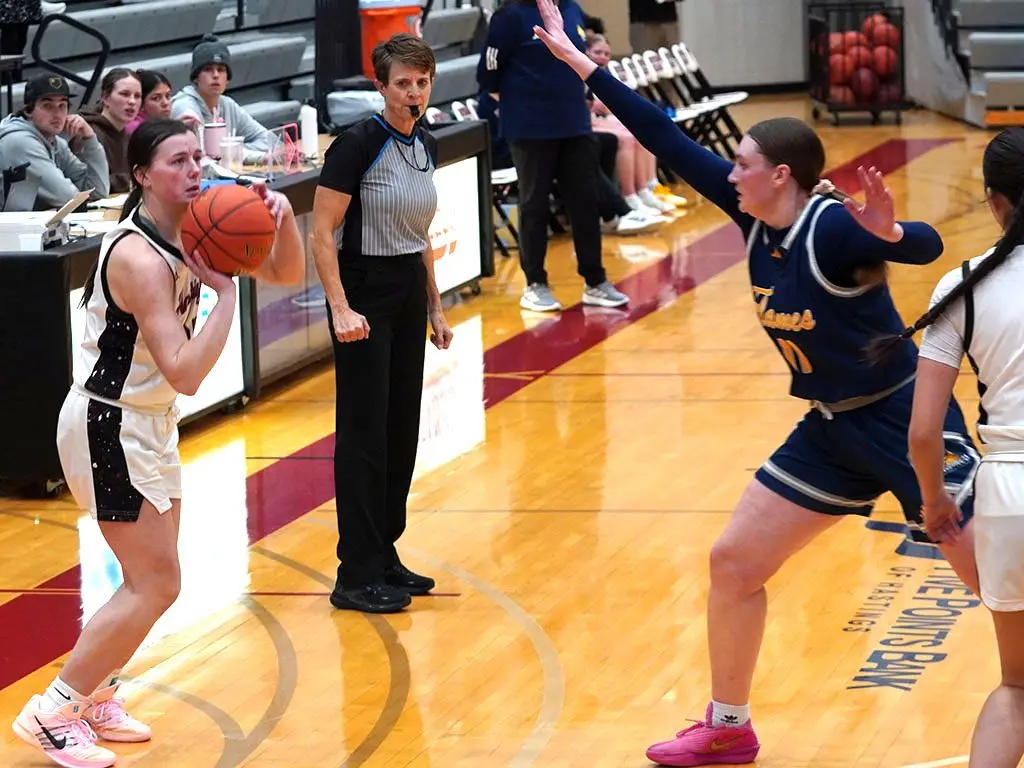 adyson-mlnarik-hastings-3-pointer-2026