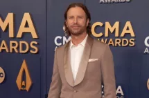 m_dierksbentleycmas2024carpet785773