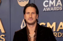 m_russelldickersoncmaawards2024disneyscottkirkland489780