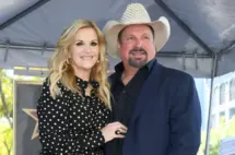 getty_trishayearwoodgarthbrooks_071625251461