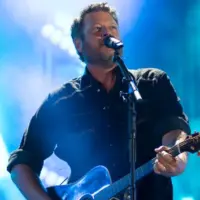 m_blakesheltoncmafest2025abcguitar392306