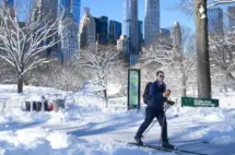 getty_newyorksnowstorm_023526318462