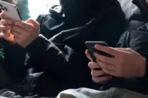 getty_teensphones_032526646619