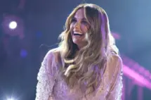 m_carlypearcecmafest2025abclaughing338003