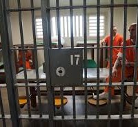 prison-inmates-inside-cell-3