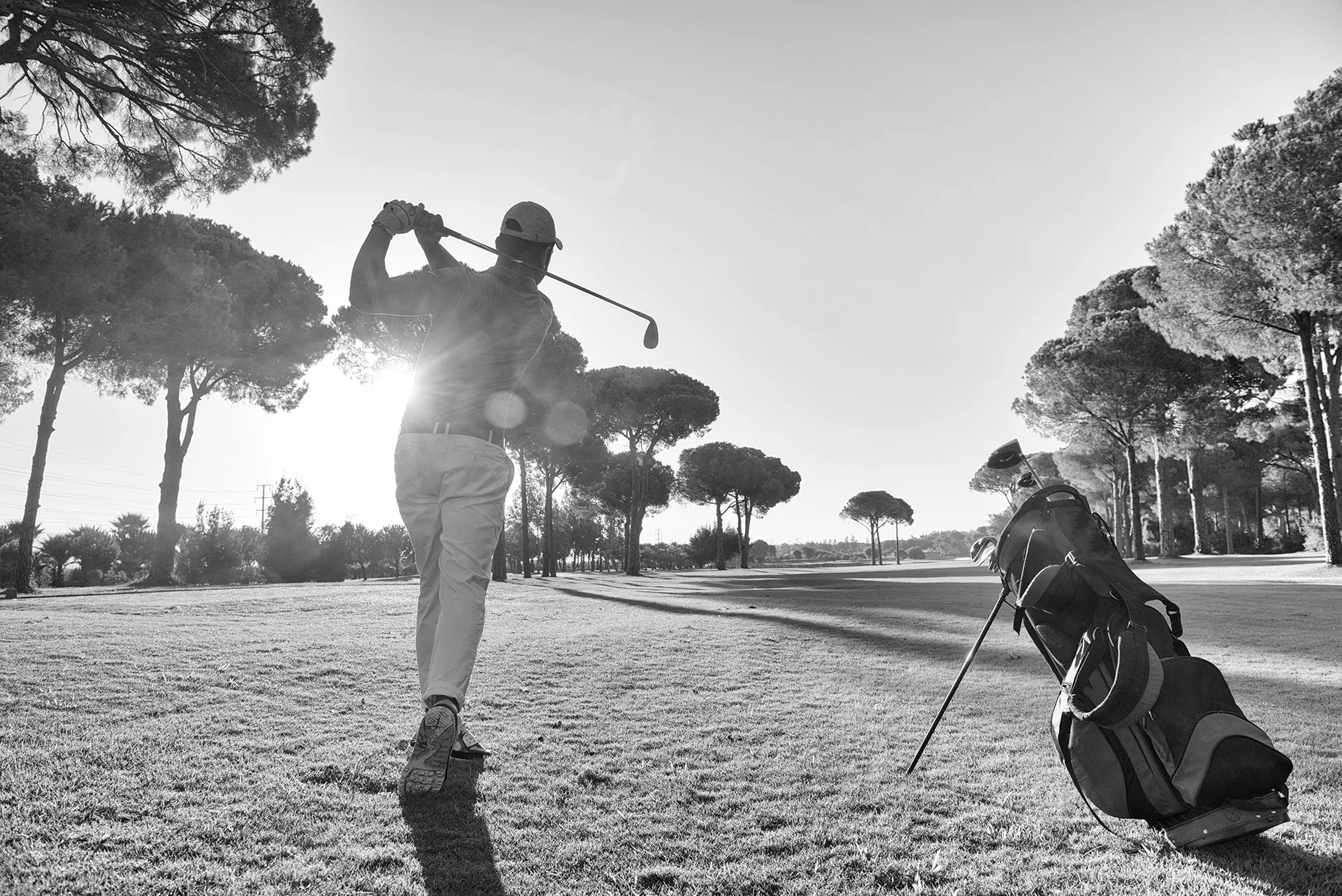 golf-player-hitting-shot-with-club-2023-11-27-05-23-08-utc