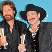 Brooks and Dunn at the 45th Academy of Country Music Awards Press Room^ MGM Grand Garden Arena^ Las Vegas^ NV. 04-18-10