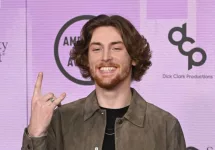 Bailey Zimmerman at the 2022 American Music Awards at the Microsoft Theatre. LOS ANGELES^ CA. November 20^ 2022