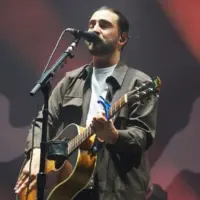 诺亚·卡汉 (Noah Kahan) 成为 2024 年 Soundside 音乐节的头条新闻。布里奇波特^ 康涅狄格州 - 2024 年 9 月 28 日