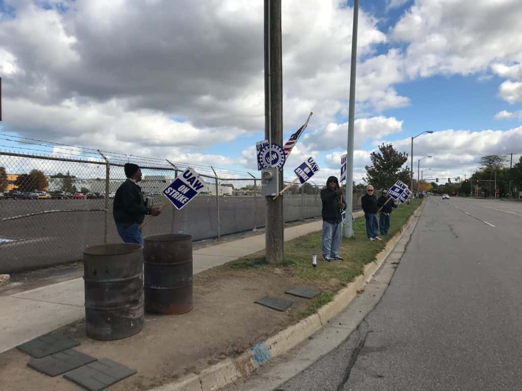 UAW members vote on new contract WHLS