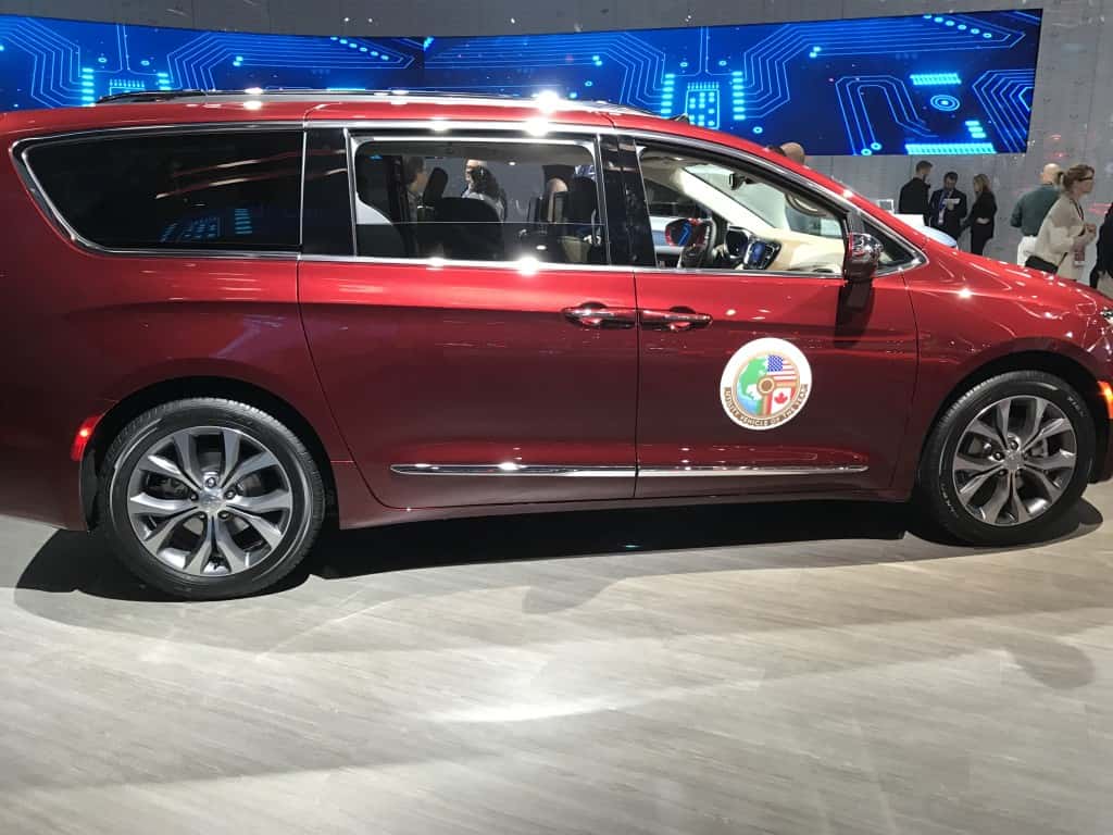 chrysler-pacifica-utility-car-of-year