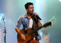 Jake Owen performs onstage at the Runaway Country Music Fest at Osceola Heritage Park on March 18^ 2016 in Kissimmee^ Florida.