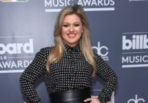 Kelly Clarkson arrives for the 'Kelly Clarkson photo call for the 2018 Billboard Music Awards on May 17^ 2018 in Universal City^ CA