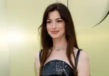 Anne Hathaway at the Versace FW23 Show at the Pacific Design Center on March 9^ 2023 in West Hollywood^ CA