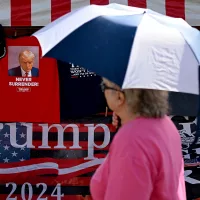 trump-merch_090823getty_blocking-trump116063
