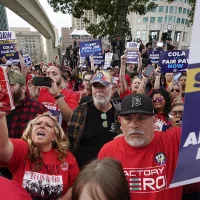 uawstrike_091523_ap_uaw-progressives785784