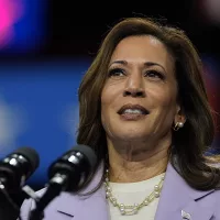 harriskamala_081024ap02_w475690