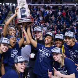 getty_32922_huskiesuconn-2
