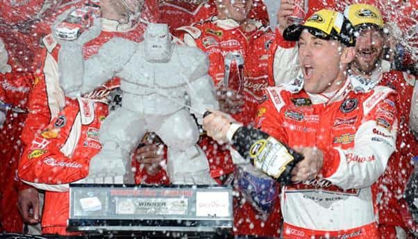 Kevin-Harvick-dominates-Dover-to-advance