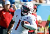 Washington State quarterback Cameron Ward (1) in actions during an NCAA college football game between the UCLA and the Washington State^ Saturday^ Oct. 7^ 2023^ in Pasadena^ Calif.