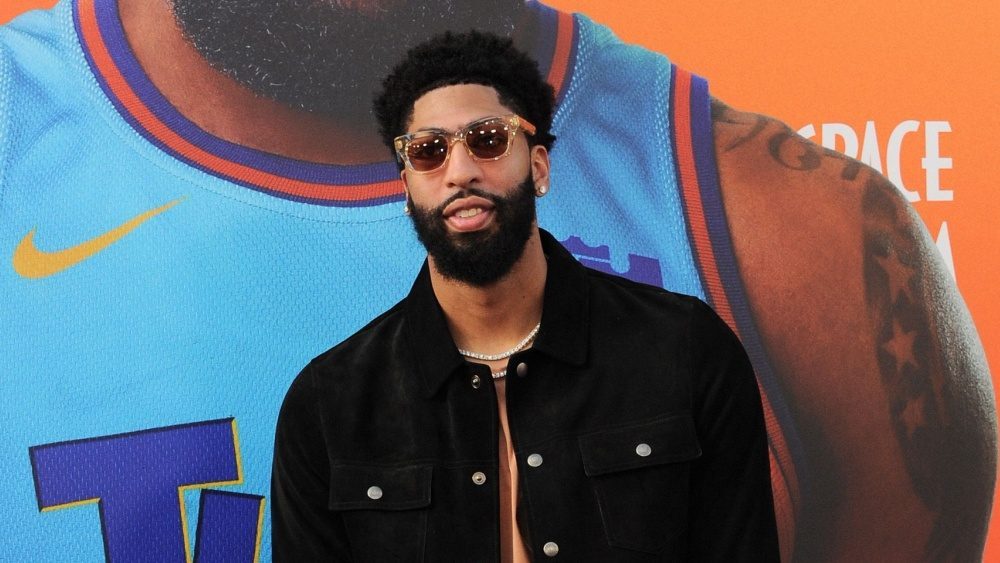 Dallas Mavericks trade Anthony Davis to Wizards in 8-player deal