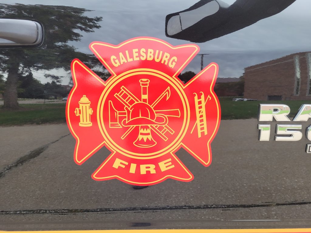 Galesburg firefighters battle Thursday night blaze at a garage - Vimarsana News
