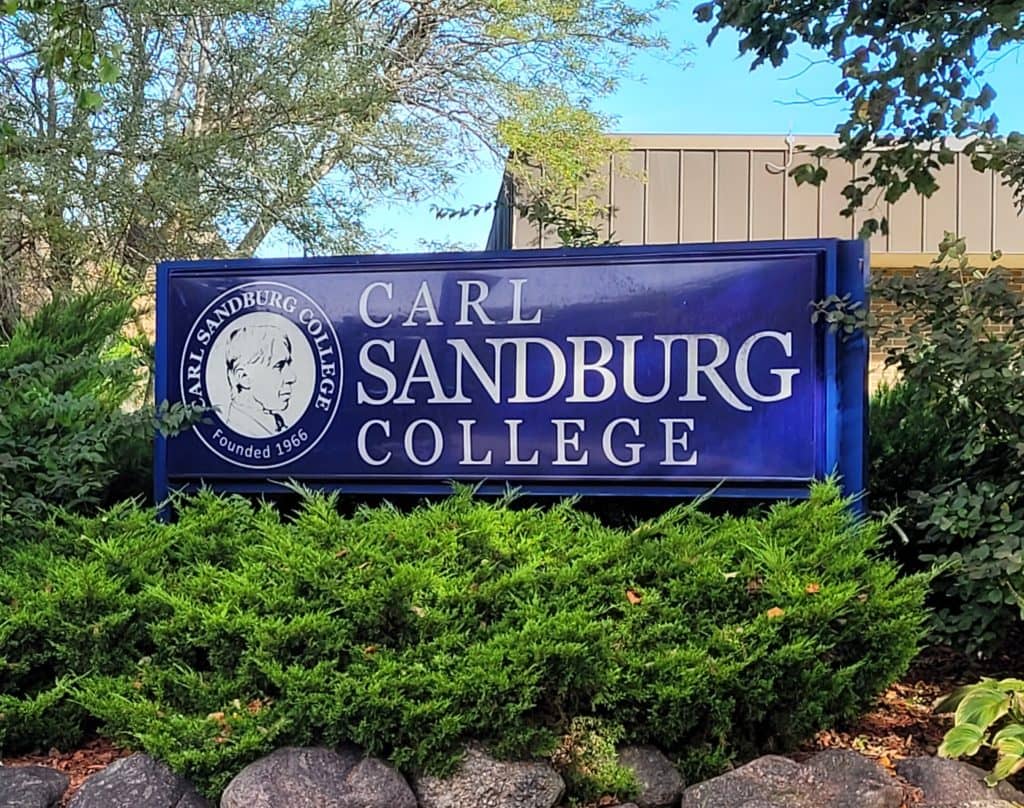 Carl Sandburg College names Tina Braun-Smith 'Faculty of the Year' - Vimarsana News