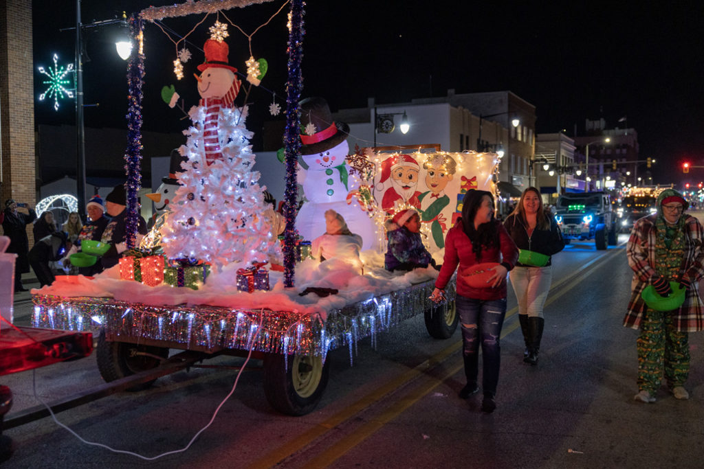 Galesburg Holly Days Parade and Santa Rescue 2023 WGIL 93.7 FM 1400 AM