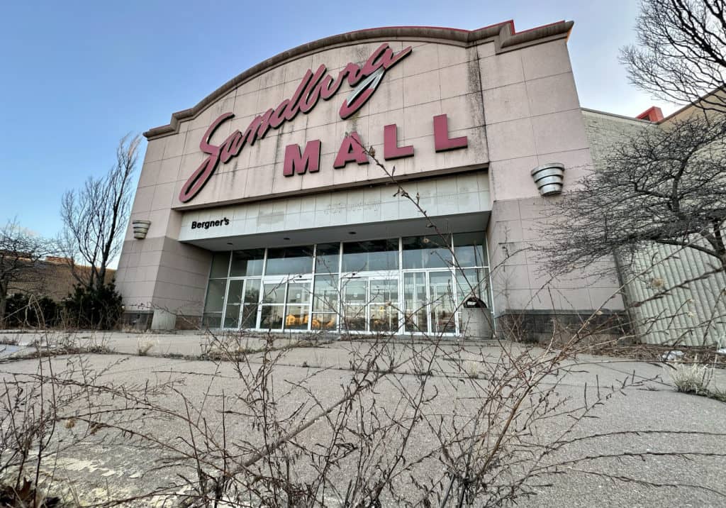 Does Sandburg Mall have a future? Owner envisions hotel, restaurants, apartments. - Vimarsana News