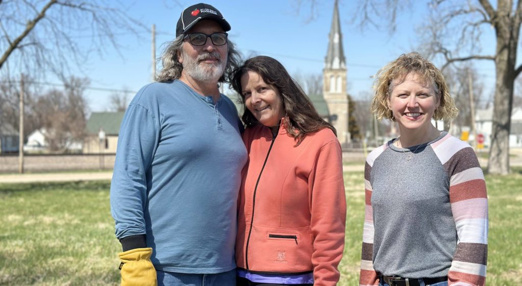Pick your own fruit: Former Galesburg restaurant owner to create south-side urban orchard - Vimarsana News