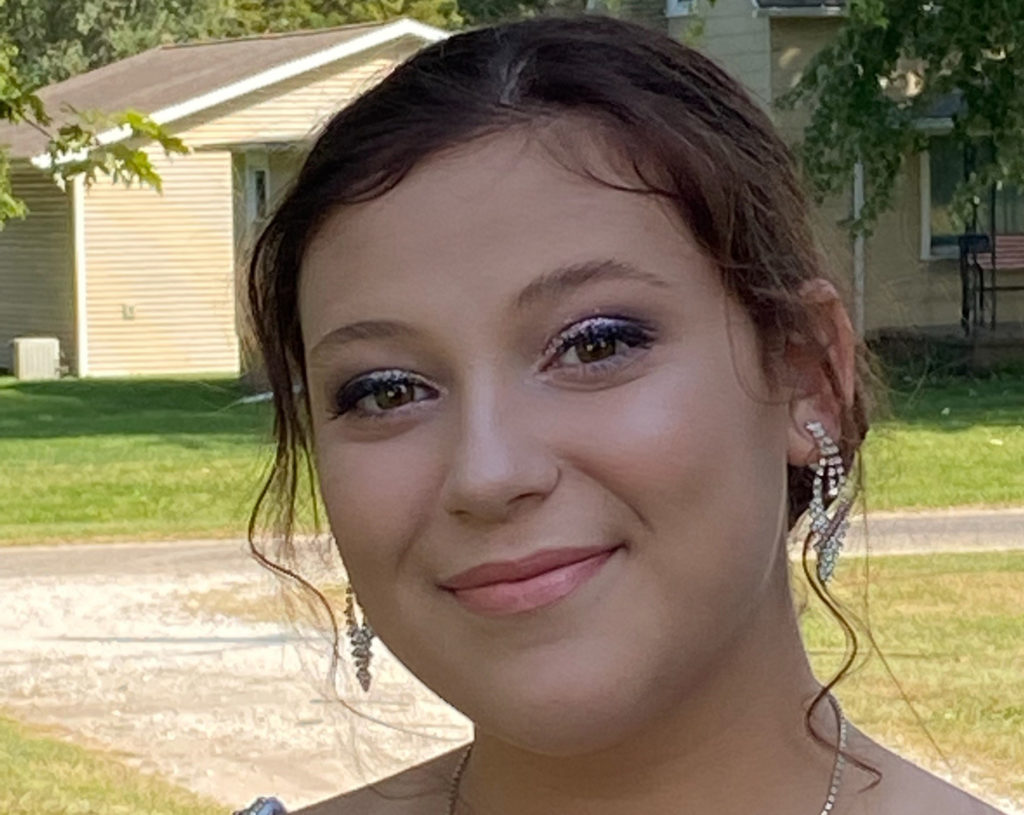 'Her infectious smile will last forever.' Spoon River Valley community mourns loss of student - Vimarsana News