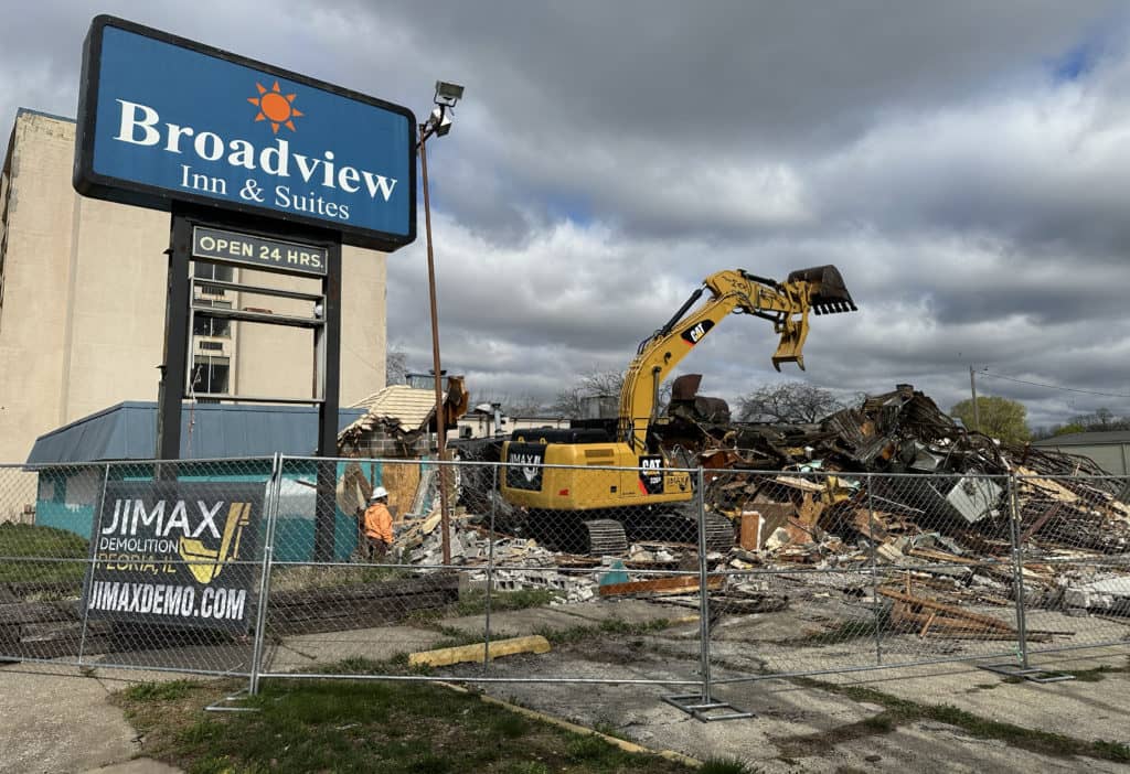 It's tumbling down. Demolition underway on the former Broadview in Galesburg - Vimarsana News