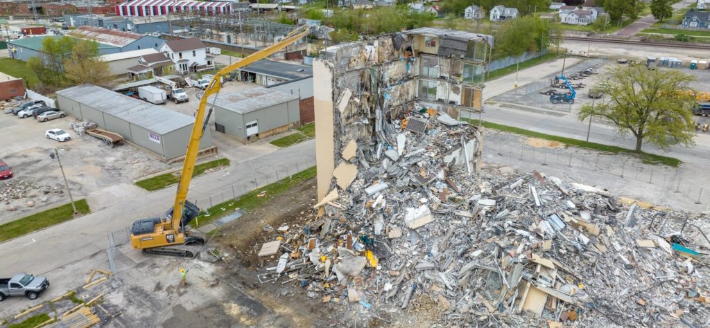 PHOTOS: Demolition continues on former Broadview Hotel in Galesburg - Vimarsana News