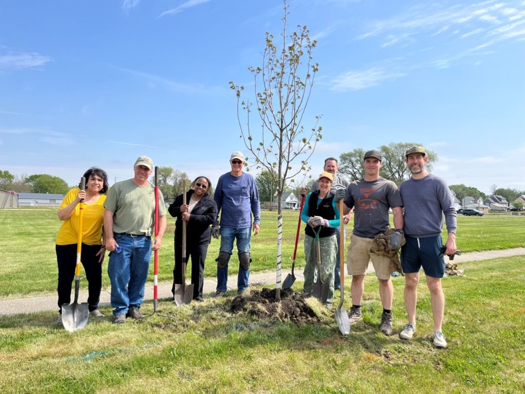 Galesburg citizens plant another 16 trees | WGIL 93.7 FM & 1400 AM