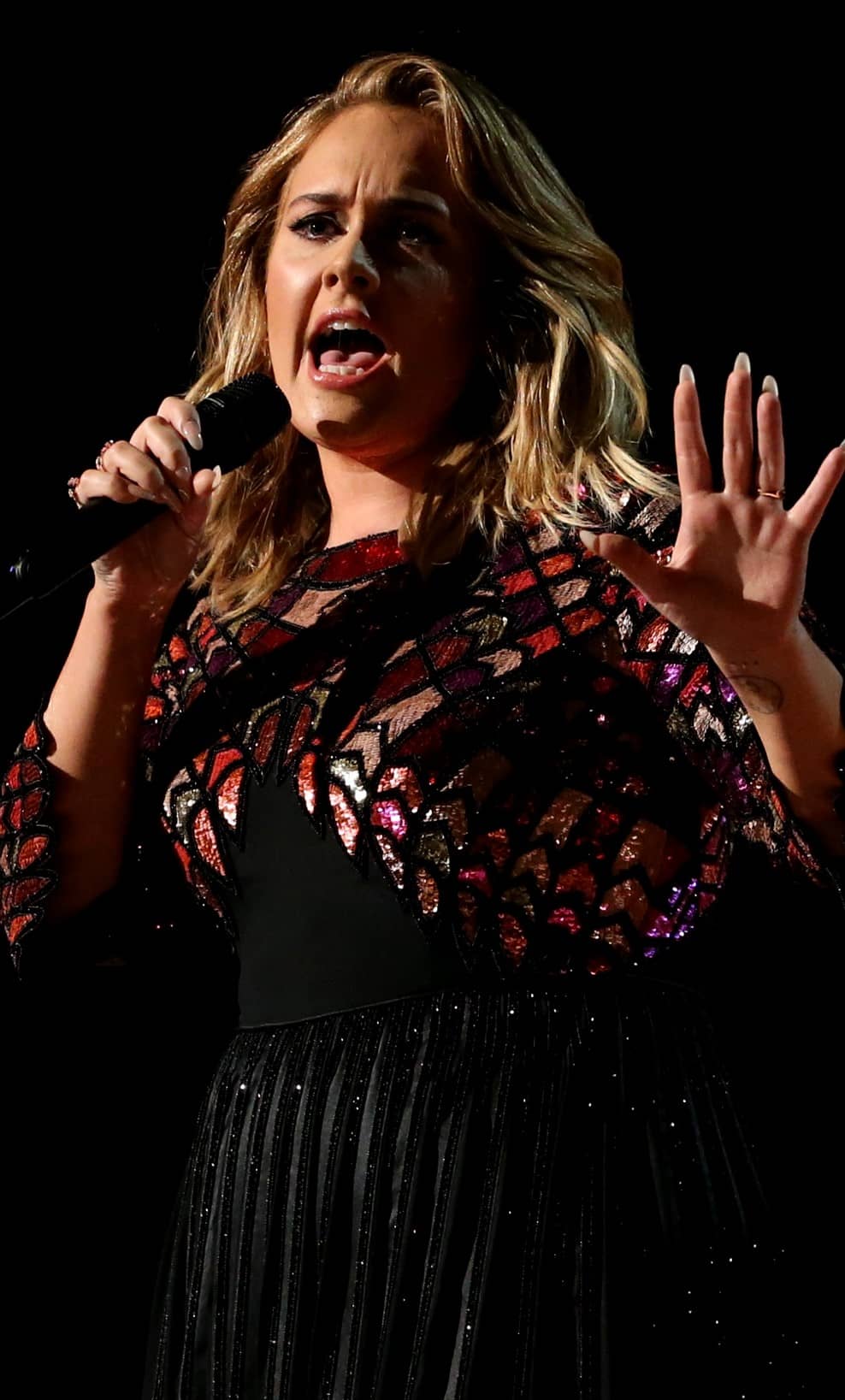 adele-sings-hello-at-the-59th-annual-grammy-awards-in-los-angeles