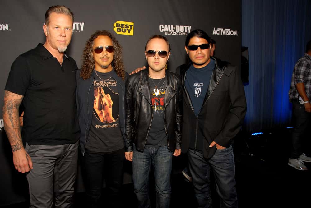 Офицеры в исполнении группы металлика. Группа Metallica. Брент Metallica. Metallica 2002. Metallica 2008.